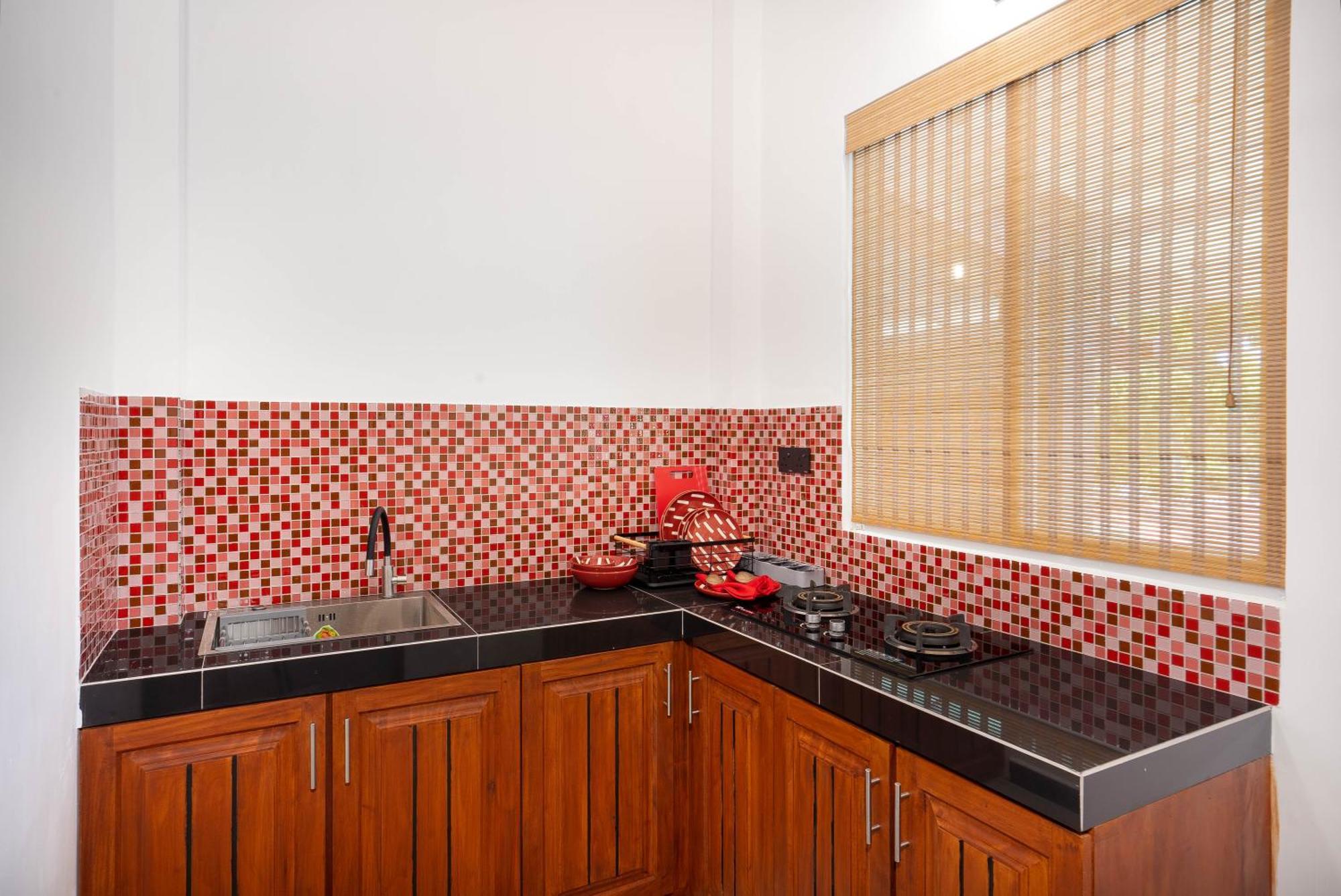 Hasthri Boutique Red Chalet In Ahangama With Pool Near Beach المظهر الخارجي الصورة