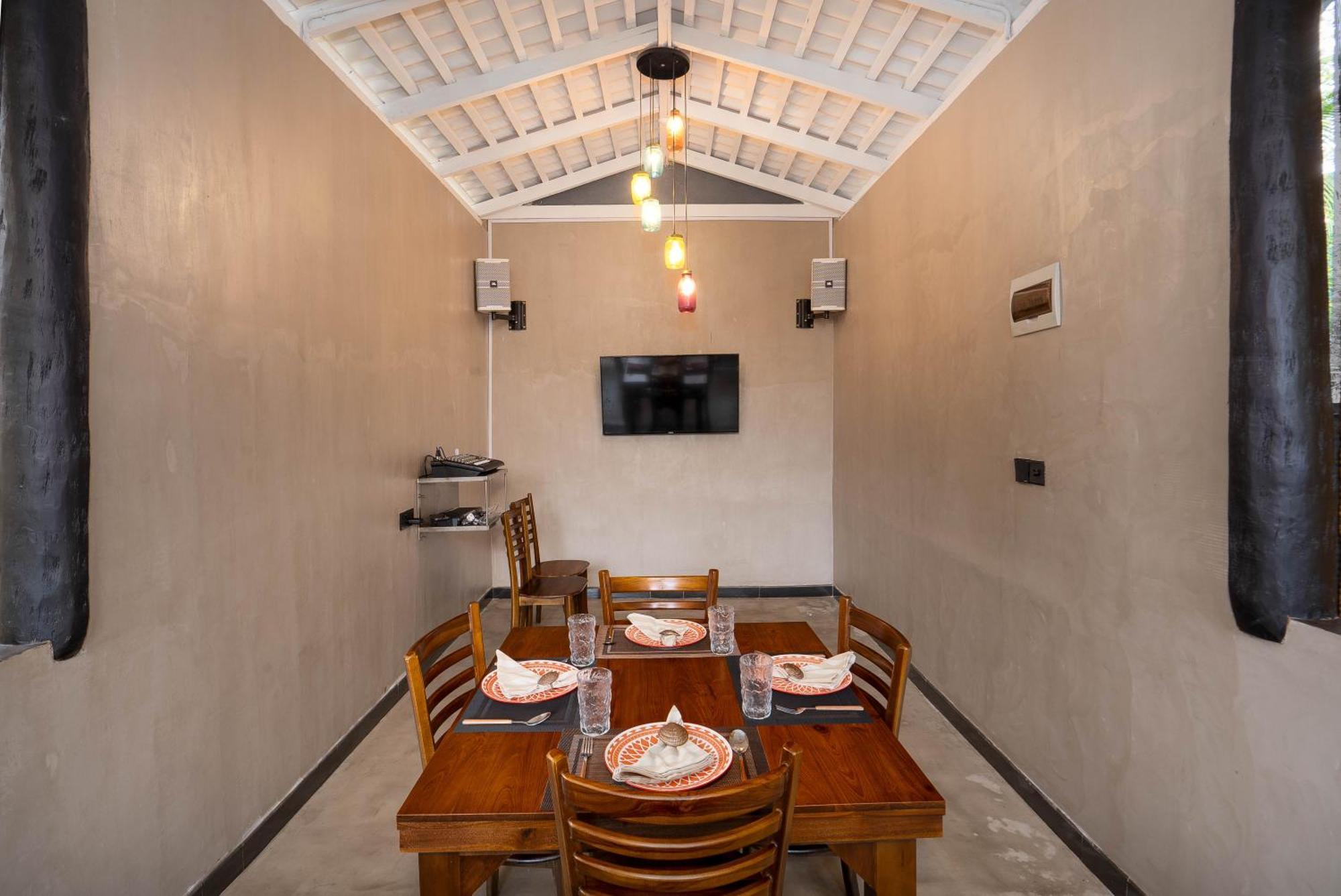 Hasthri Boutique Red Chalet In Ahangama With Pool Near Beach المظهر الخارجي الصورة