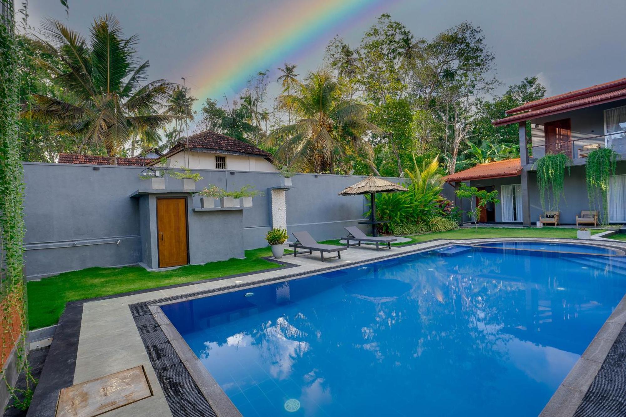 Hasthri Boutique Red Chalet In Ahangama With Pool Near Beach المظهر الخارجي الصورة
