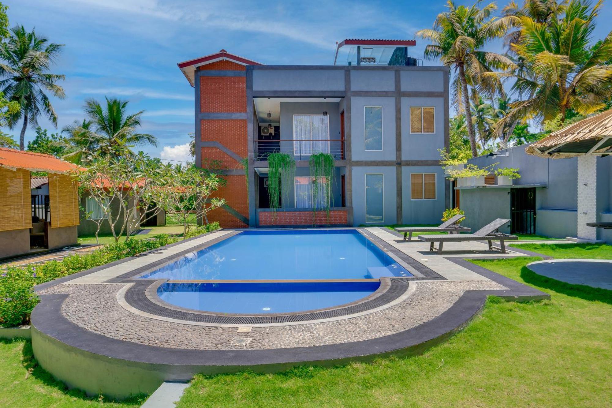 Hasthri Boutique Red Chalet In Ahangama With Pool Near Beach المظهر الخارجي الصورة