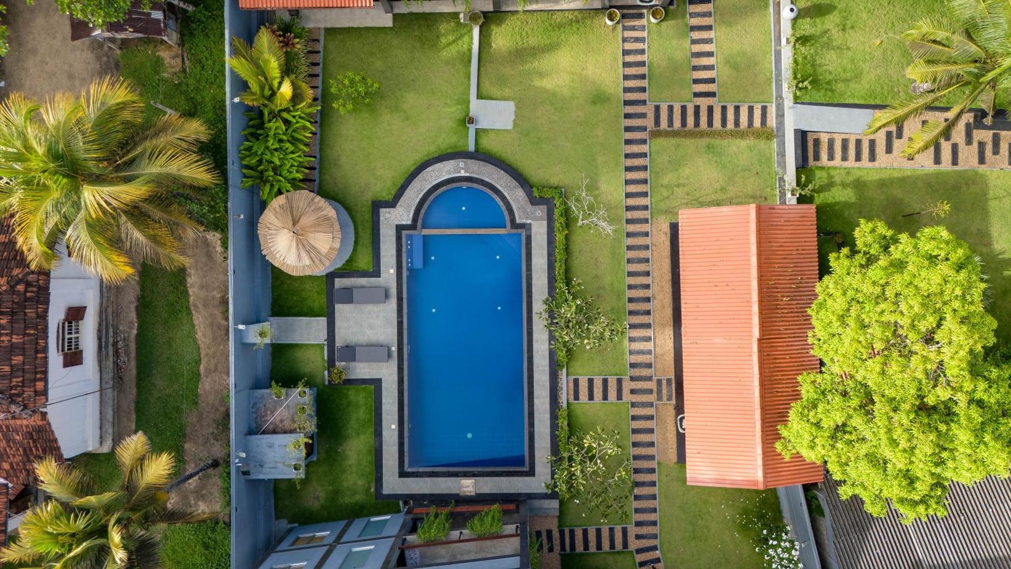 Hasthri Boutique Red Chalet In Ahangama With Pool Near Beach المظهر الخارجي الصورة