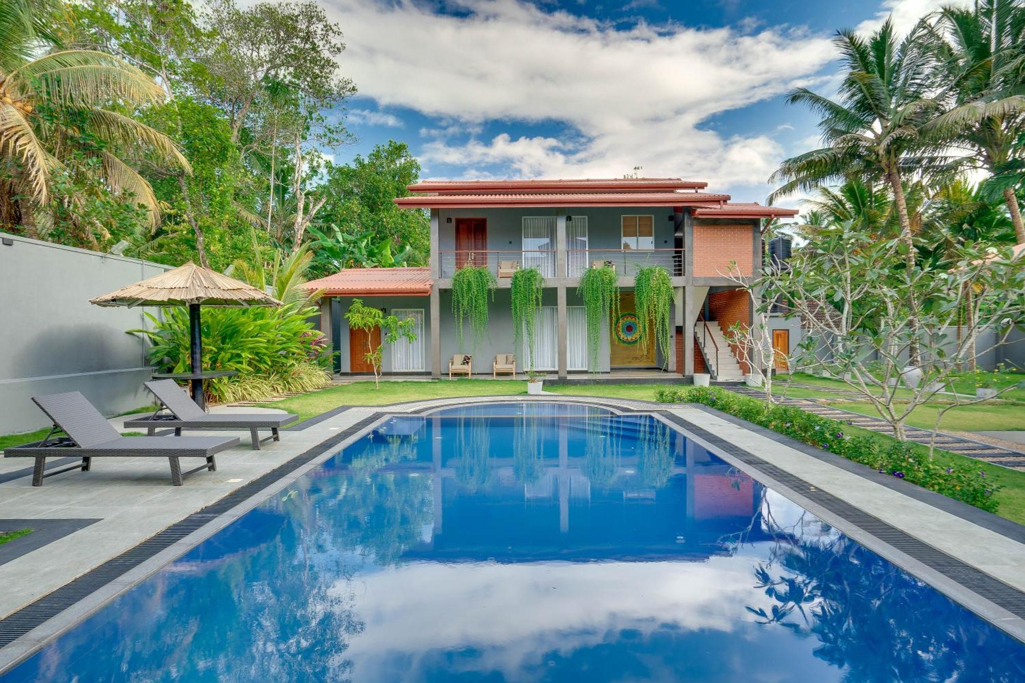 Hasthri Boutique Red Chalet In Ahangama With Pool Near Beach المظهر الخارجي الصورة