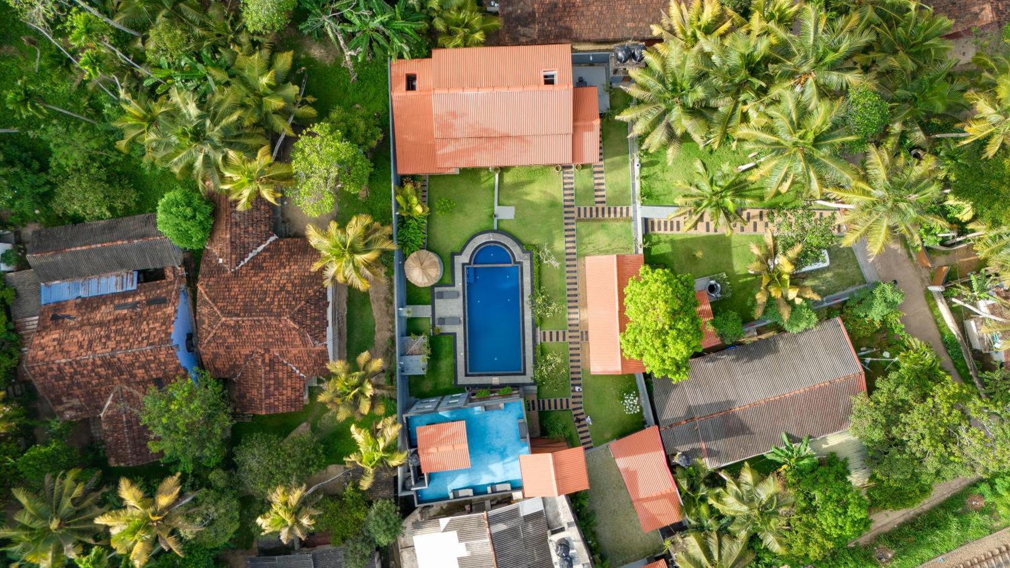 Hasthri Boutique Red Chalet In Ahangama With Pool Near Beach المظهر الخارجي الصورة