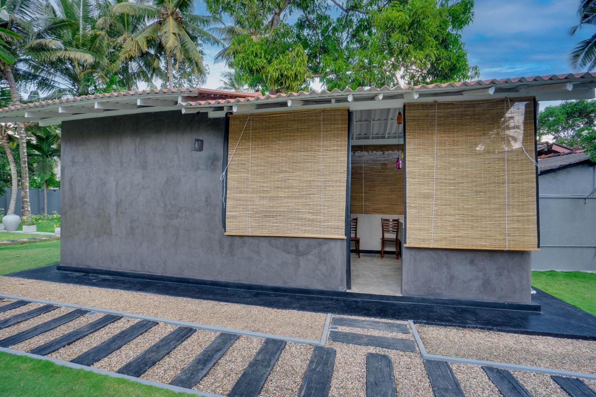 Hasthri Boutique Red Chalet In Ahangama With Pool Near Beach المظهر الخارجي الصورة