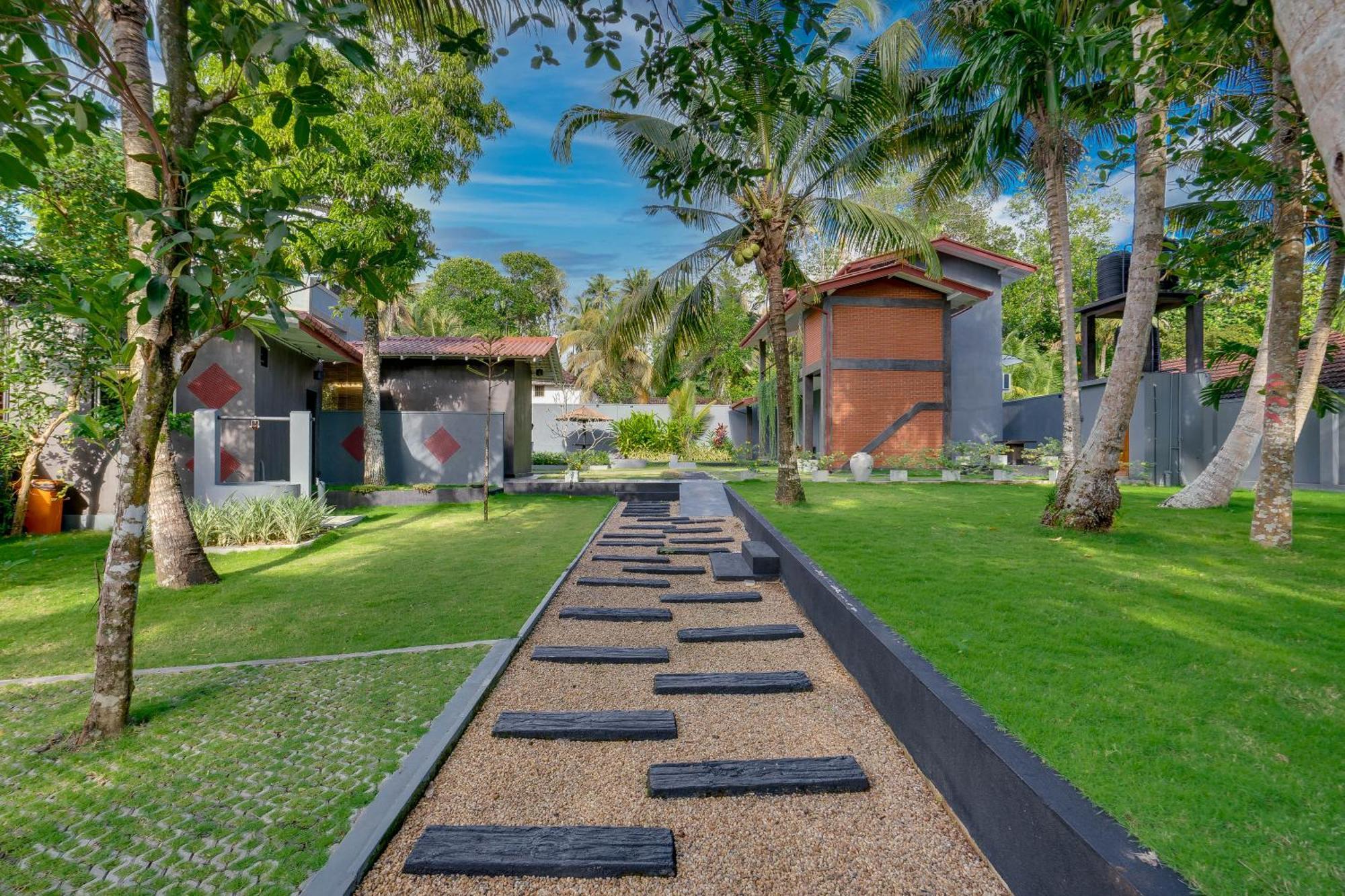 Hasthri Boutique Red Chalet In Ahangama With Pool Near Beach المظهر الخارجي الصورة
