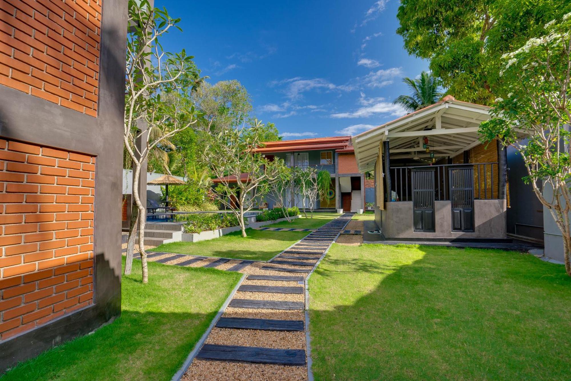 Hasthri Boutique Red Chalet In Ahangama With Pool Near Beach المظهر الخارجي الصورة