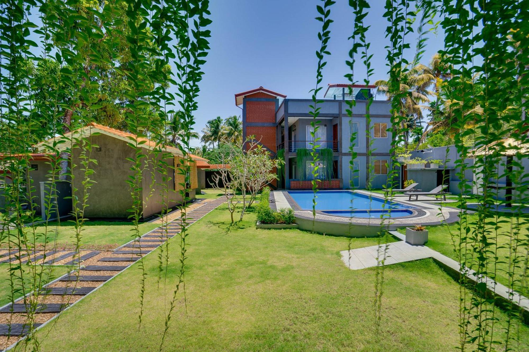 Hasthri Boutique Red Chalet In Ahangama With Pool Near Beach المظهر الخارجي الصورة